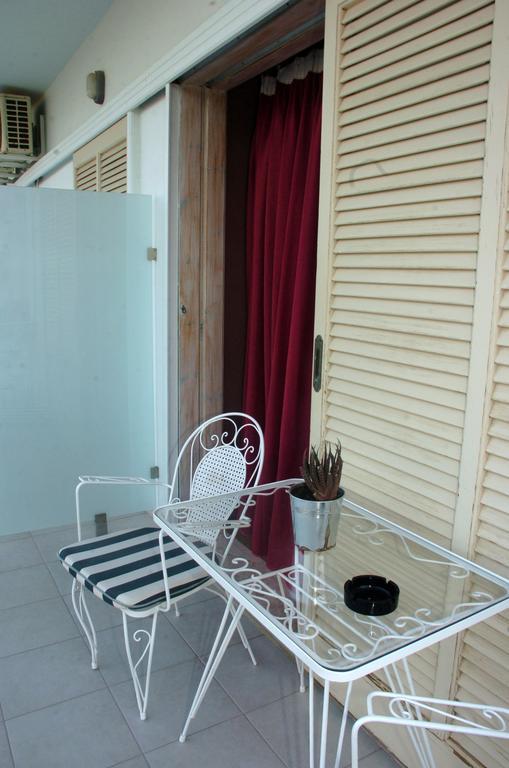 Ψιλή Άμμος Hotel Tolón Exterior foto